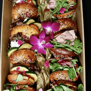 Bajgiel box I 14 szt (łosoś, pasta jajeczna, szynka wiejska)