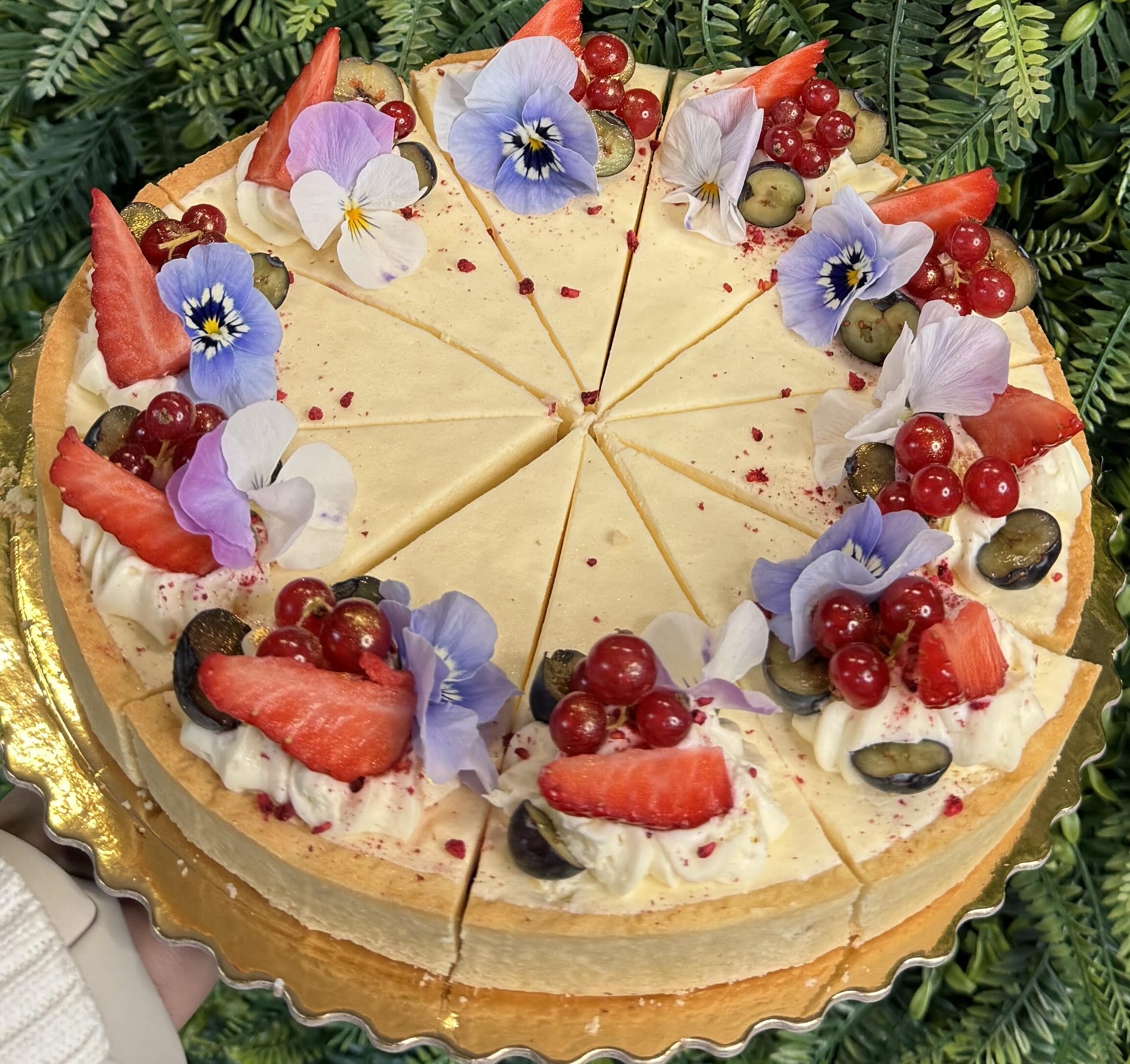 Tarta biała czekolada z frużeliną malinową 21 cm