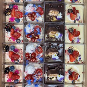 Deserki w kubeczkach 4 smaki 24szt