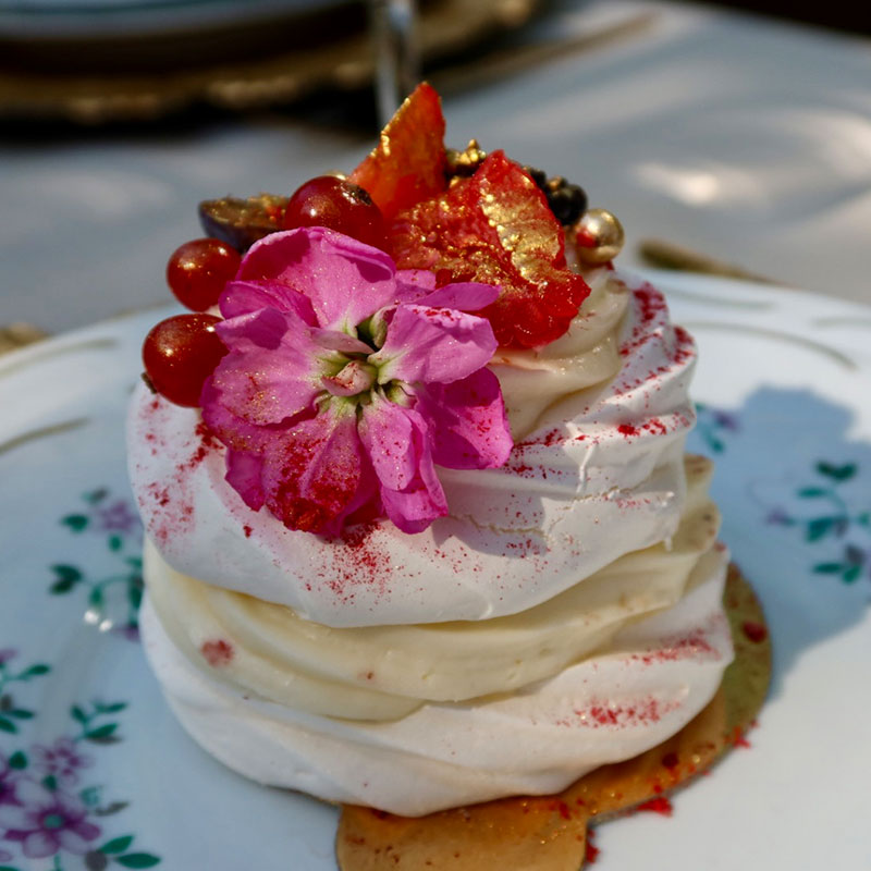 Beza z mascarpone i owocami